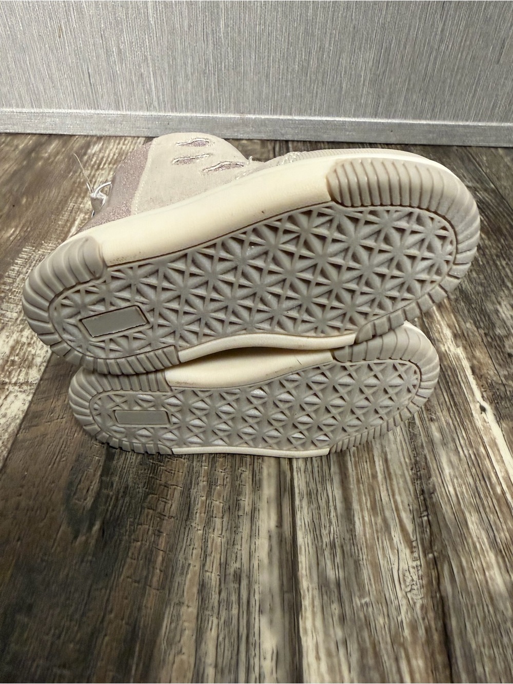 Stride Rite Little Girls Beige Suede Ankle Boots with Glitter Hearts Size 6 - Picture 13 of 16